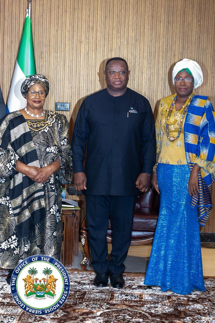 Princess Asie Ocansey receiving award
